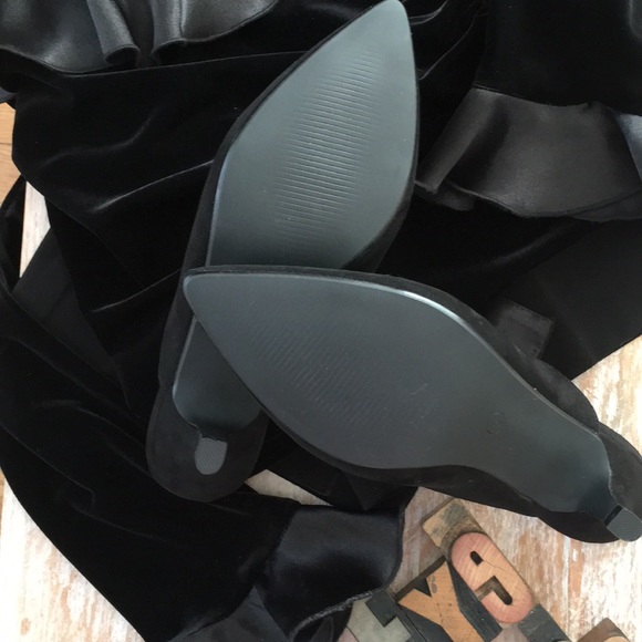 HEAVENLYSOLES Kitten Heel Embroidered Mules - Picture 10 of 12